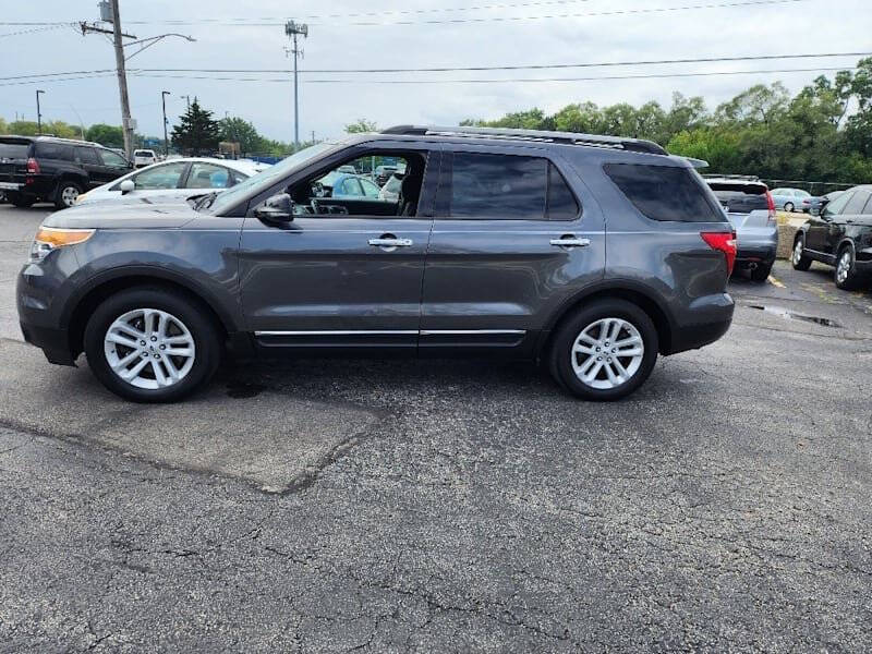 2015 Ford Explorer XLT photo 2