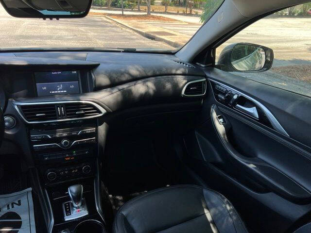 2018 Infiniti QX30 Premium