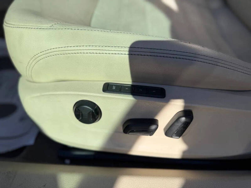 2012 Volkswagen Passat SEL Premium PZEV