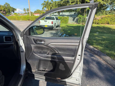 2019 Toyota Highlander SE