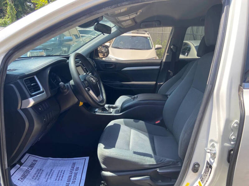 2019 Toyota Highlander LE