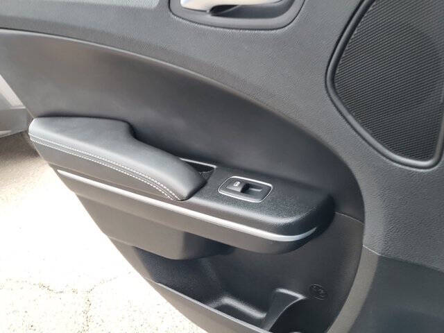 2023 Chrysler 300 S V6