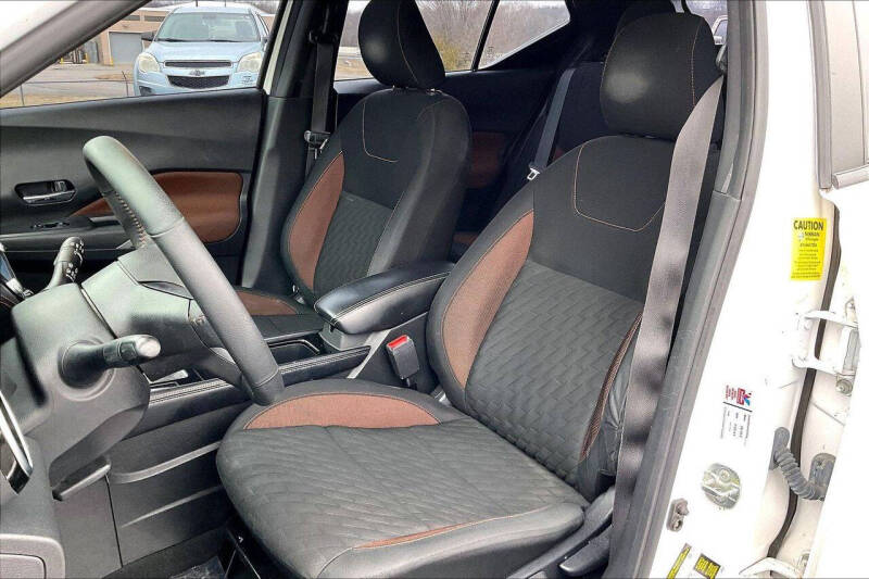 2021 Nissan Kicks SR