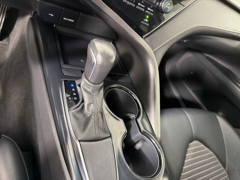 2020 Toyota Camry SE