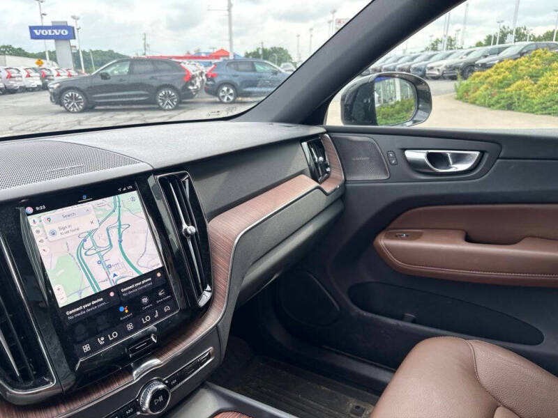 2025 Volvo XC60 T8 Plus Dark Theme
