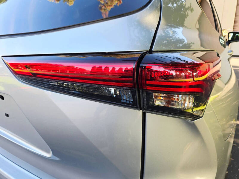 2020 Toyota Highlander LE