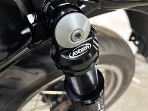 2022 Moto Guzzi V7 Stone