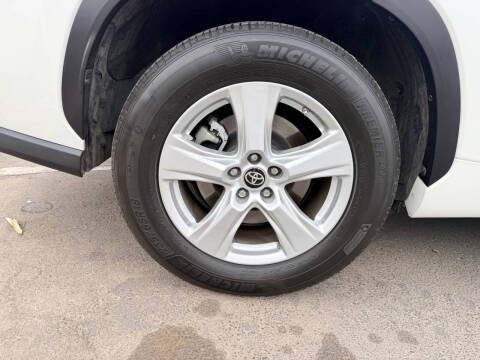 2021 Toyota Highlander LE