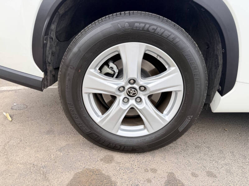 2021 Toyota Highlander LE