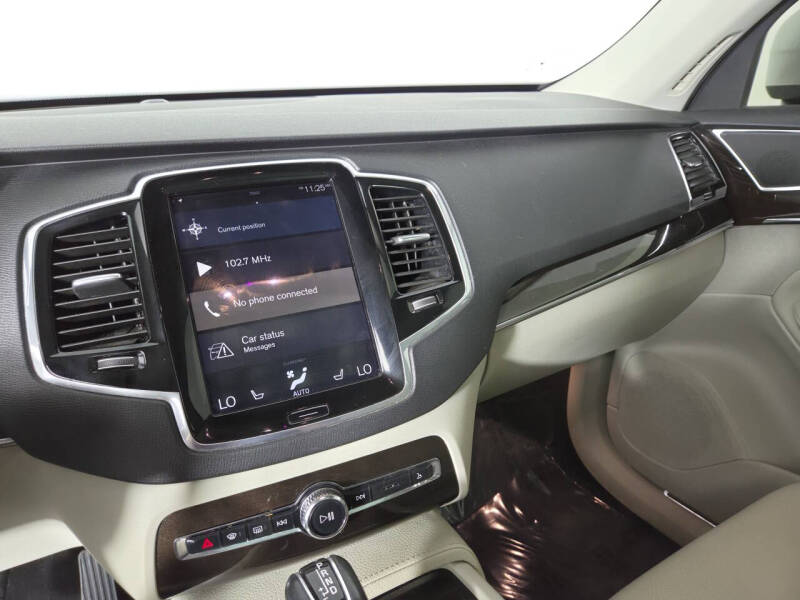 2017 Volvo XC90 T6 Momentum