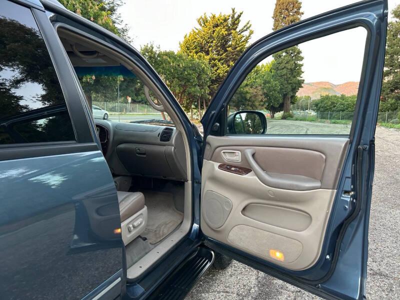 2005 Toyota Sequoia SR5