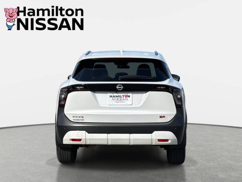 2025 Nissan Kicks SR