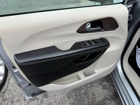 2020 Chrysler Voyager L