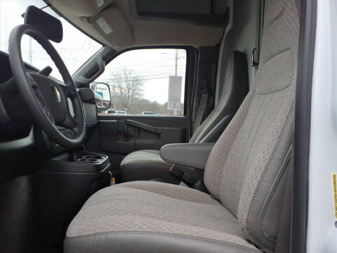 2025 Chevrolet Express 3500