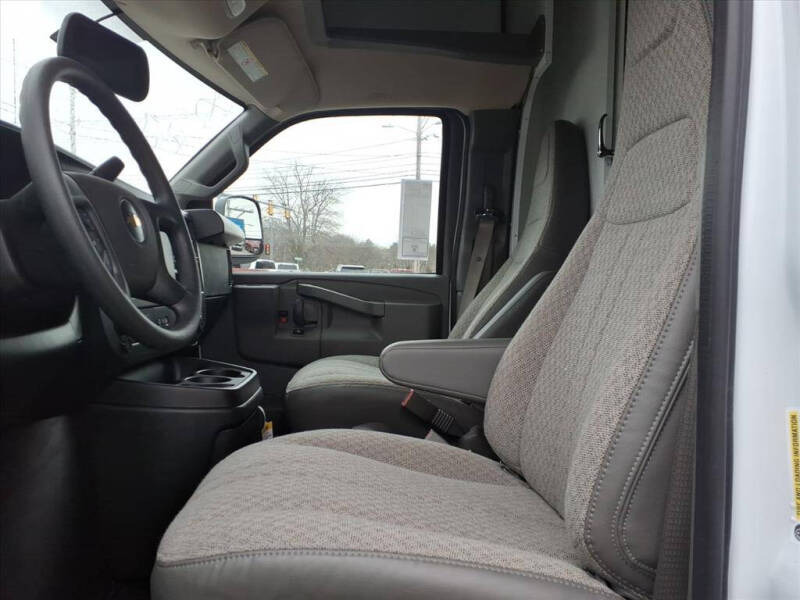 2025 Chevrolet Express 3500