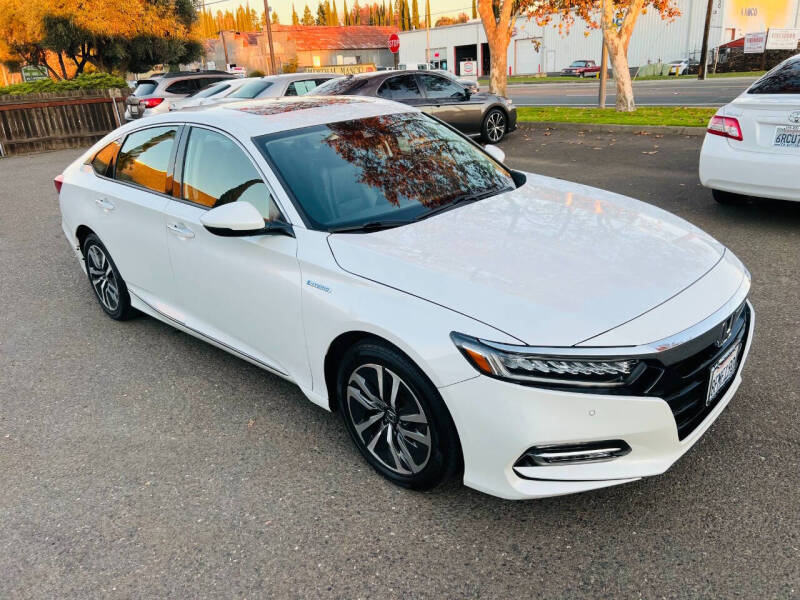 2018 Honda Accord Hybrid Touring photo 2