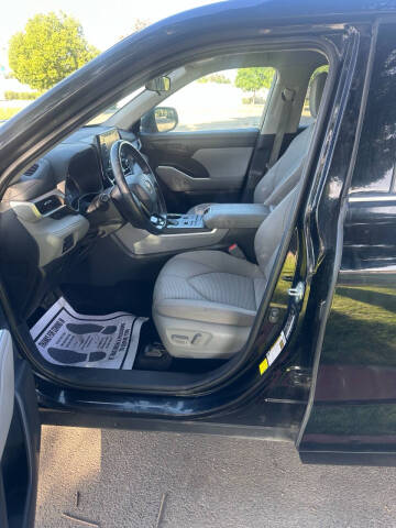 2020 Toyota Highlander LE