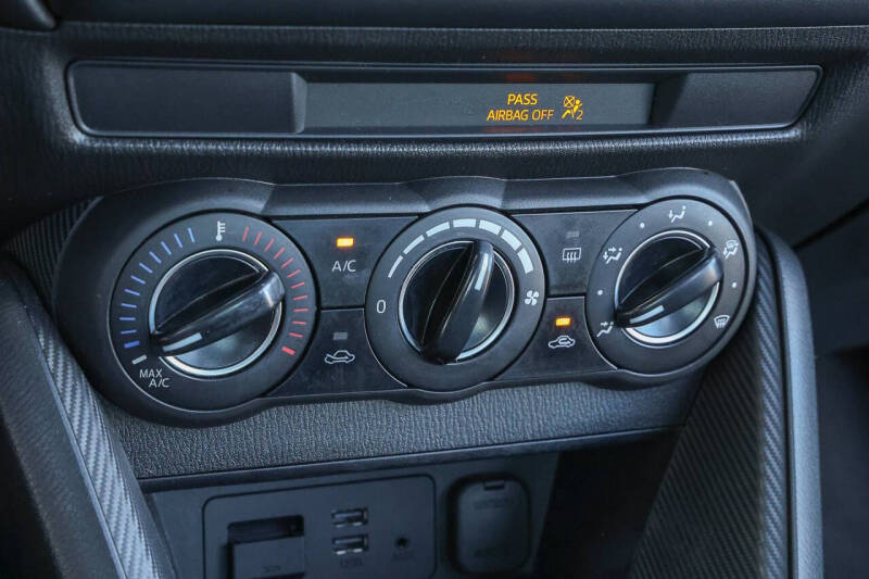 2019 Toyota Yaris LE