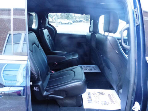 2025 Chrysler Pacifica Select