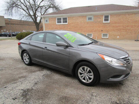 2013 Hyundai Sonata for sale at RON'S AUTO SALES INC in Cicero IL