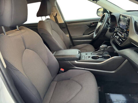 2022 Toyota Highlander LE