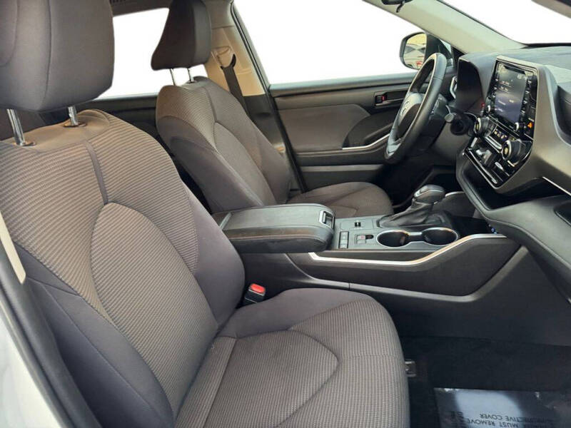 2022 Toyota Highlander LE