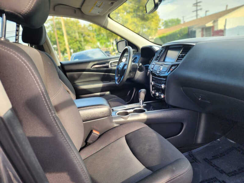 2020 Nissan Pathfinder SV