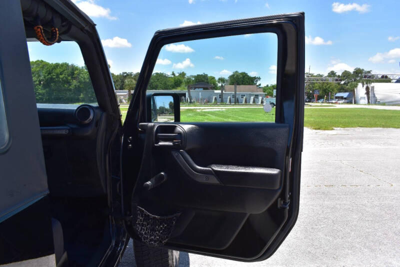 2018 Jeep Wrangler JK null photo 16