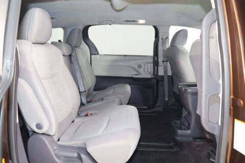 2021 Toyota Sienna LE 8-Passenger
