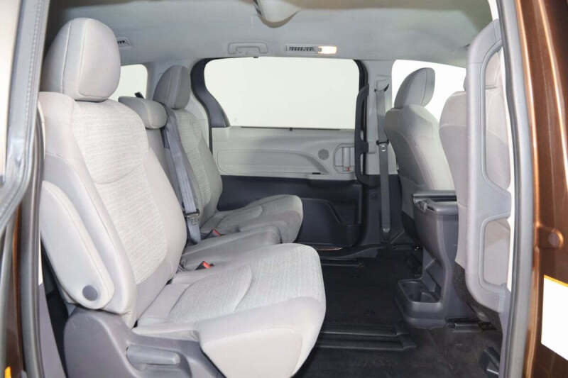 2021 Toyota Sienna LE 8-Passenger