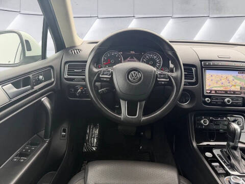 2017 Volkswagen Touareg V6 Sport