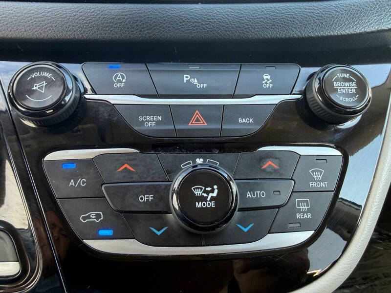 2017 Chrysler Pacifica Touring-L
