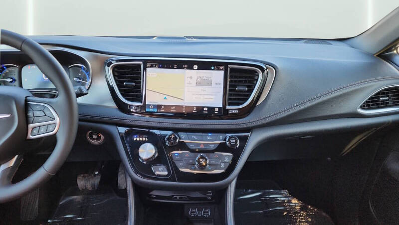 2025 Chrysler Pacifica Plug-In Hybrid Pinnacle
