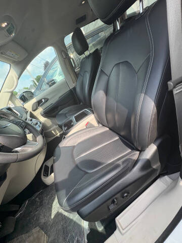 2024 Chrysler Pacifica Touring L
