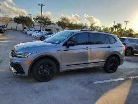 2023 Volkswagen Tiguan SE R-Line Black