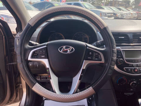 2012 Hyundai Accent SE