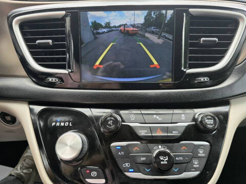 2017 Chrysler Pacifica Touring-L