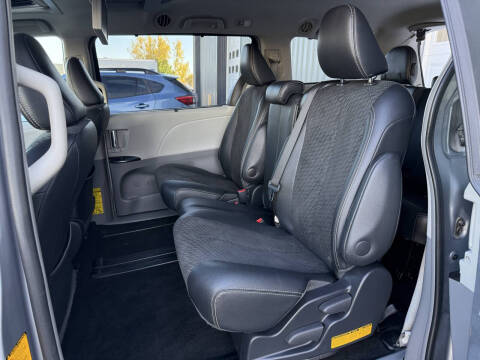 2013 Toyota Sienna SE 8-Passenger