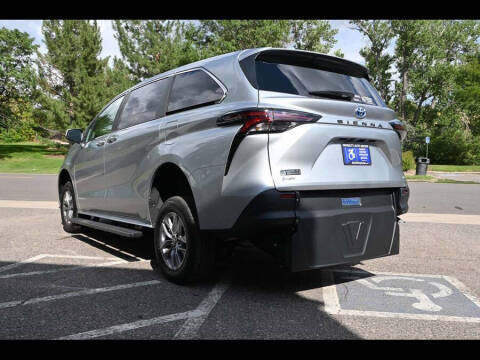 2025 Toyota Sienna LE 8-Passenger