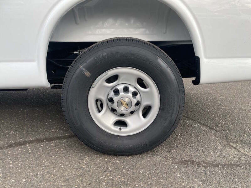 2025 Chevrolet Express 3500