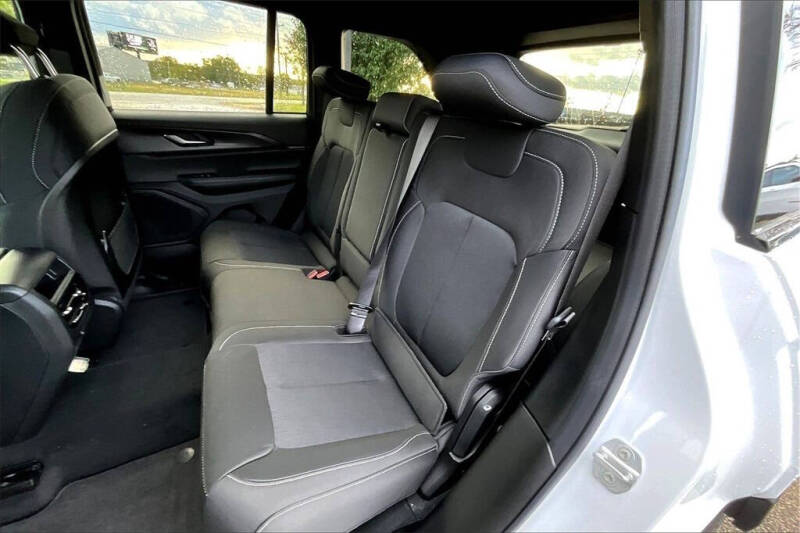 2025 Jeep Grand Cherokee Laredo