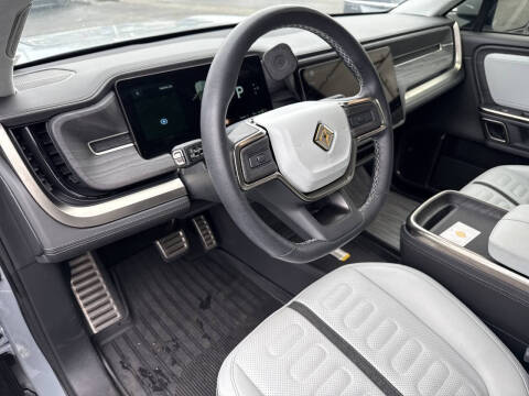 2023 Rivian R1S Adventure