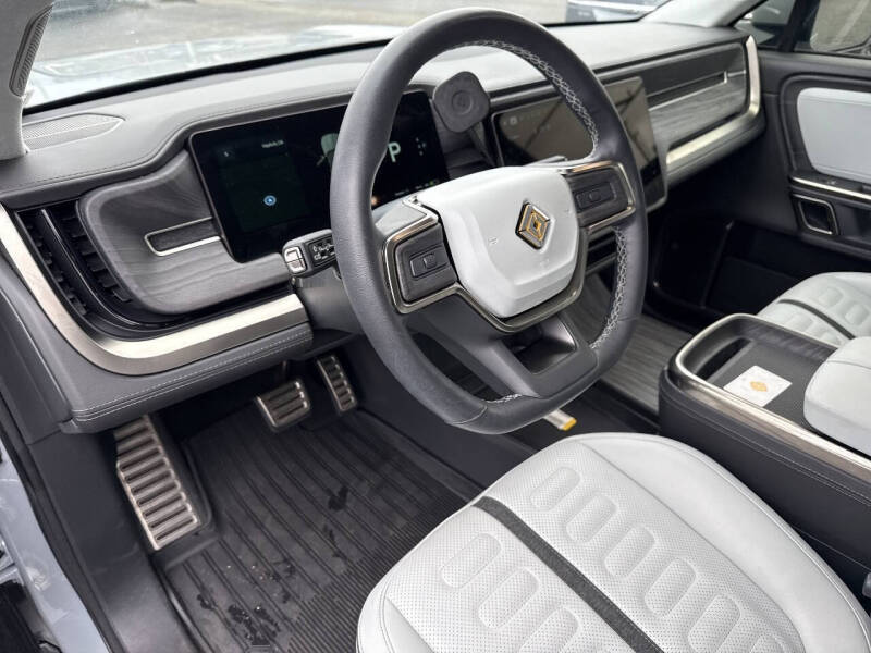 2023 Rivian R1S Adventure