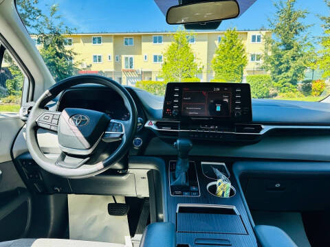 2021 Toyota Sienna LE 8-Passenger