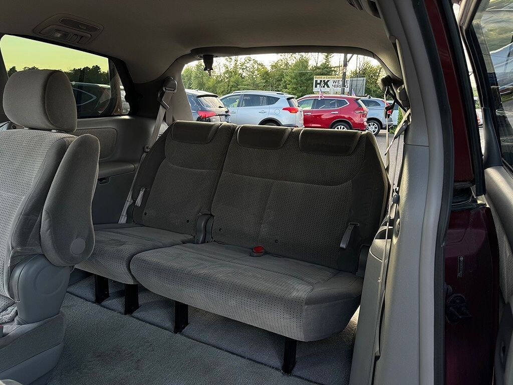 2007 Toyota Sienna for sale at We Buy & Sell Cars Inc in Orlando, FL