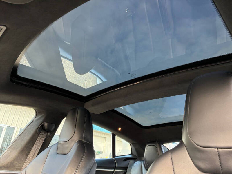 2016 Tesla Model S - Photo 12