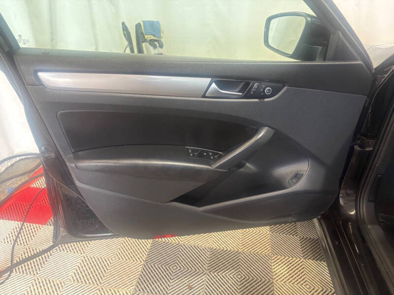 2015 Volkswagen Passat 1.8T Wolfsburg Edition