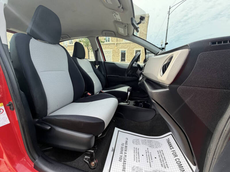 2012 Toyota Yaris 5-Door LE
