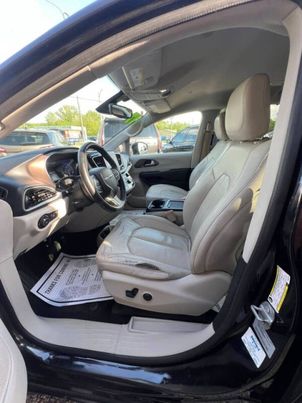 2017 Chrysler Pacifica Touring-L Plus