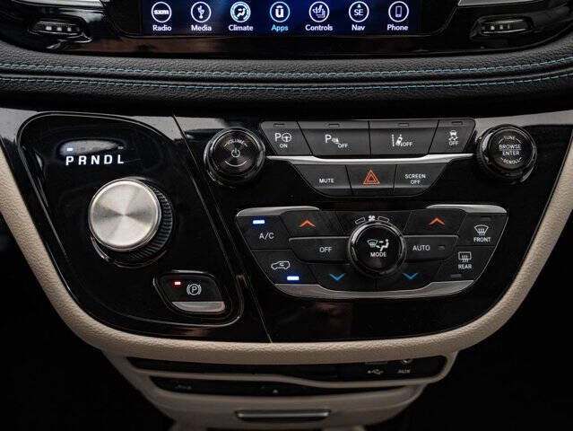2018 Chrysler Pacifica Hybrid Limited
